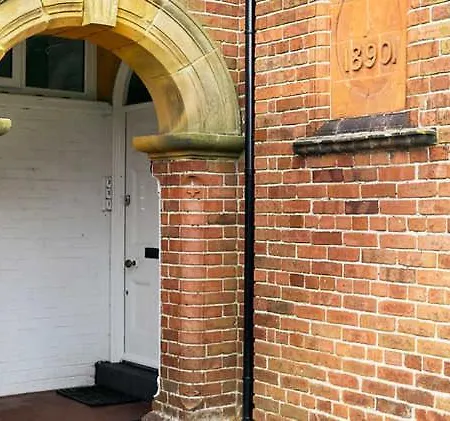 The Lookout - Beautiful Sea Views Holiday home